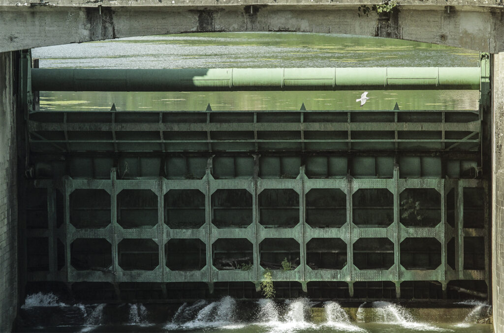 ACCUA (Capitolo “Elemento”) - “Incontinenze” Shot in Lucca ~ Diga di contenimento Borgo a Mozzano - 2015